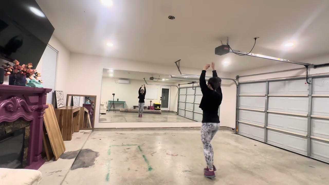 Rockin Around The Christmas Tree- Pom Dance Choreography