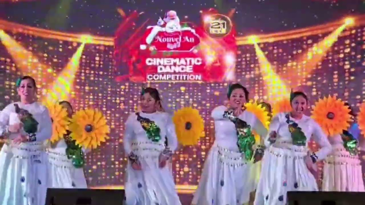 Dancing Divas .... white peacocks..🤍