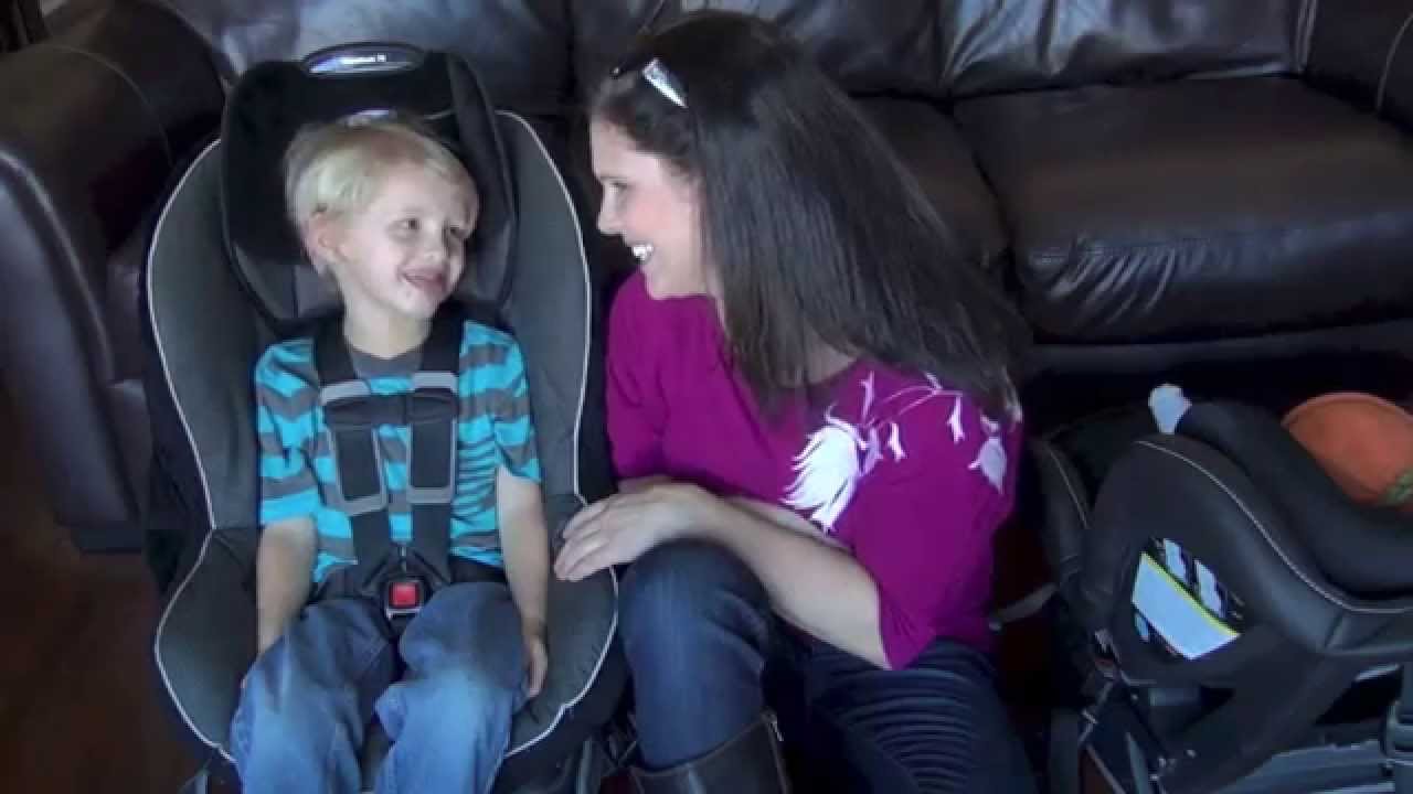 How to Buckle a Child into a Convertible Car Seat