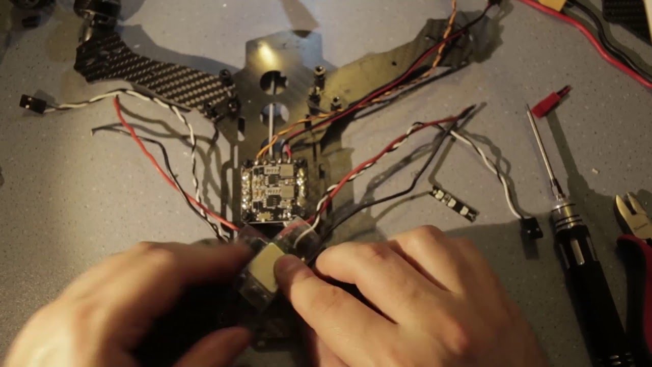 Квадрокоптер Robocat 270: Монтаж регуляторов, моторов, светодиодов