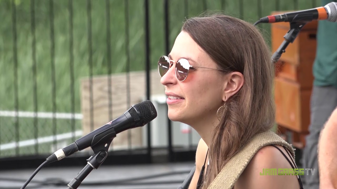 Lindsay Lou - Shining in the Distance - 2018 Blue Ox Music Festival