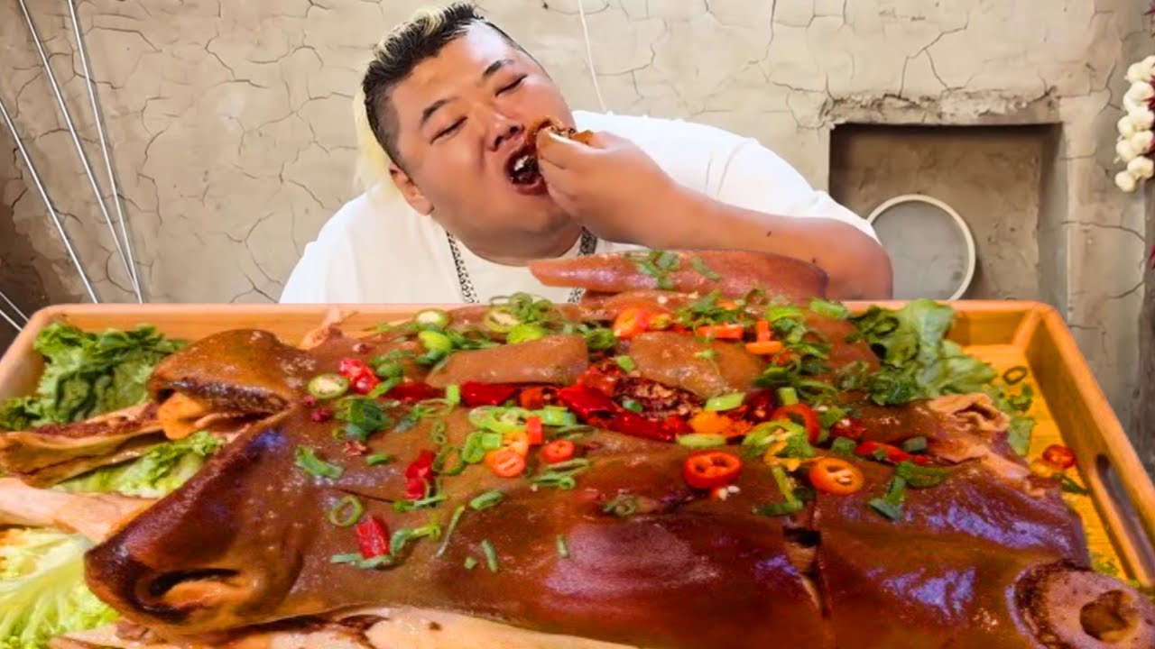 猴哥斥巨资购买60斤的大牛头，煮到软烂脱骨一抿就化！滋味超乎你的想象！【胖猴仔】