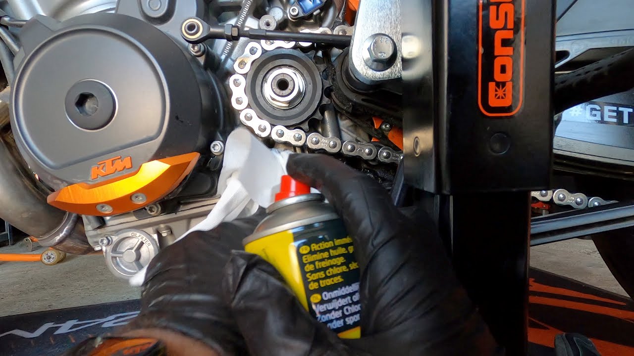Faire les vérifications et l'entretien de base sur sa moto