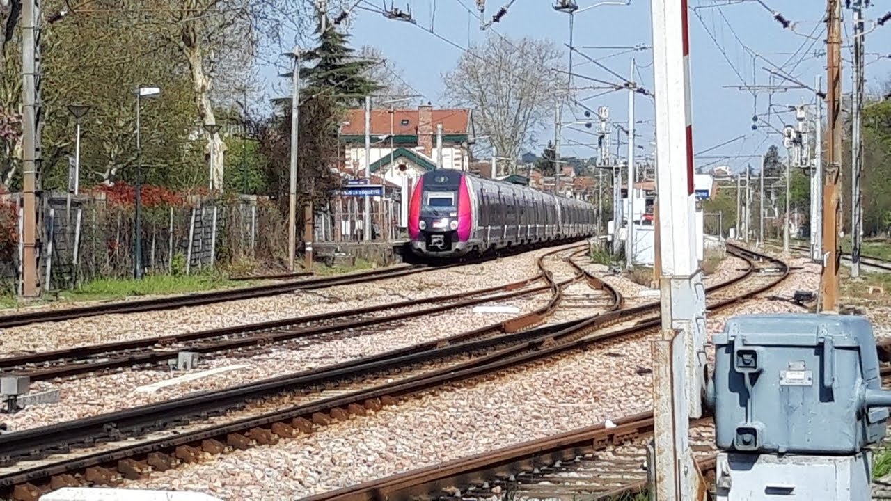 Level Crossing Train in France : Garches station / Passage à niveau: gare de Garches, Episode 2