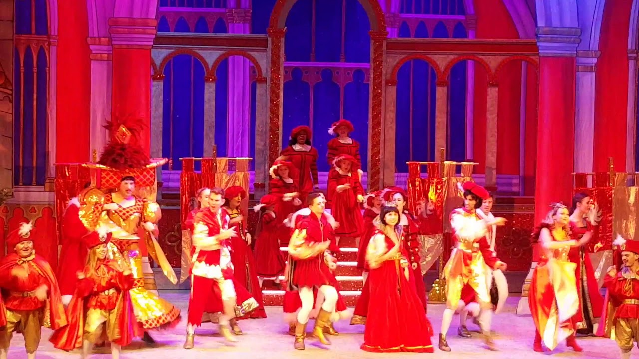 Sophie Bright - Snow White and the 7 Dwarfs - Evolution Productions - Grove Theatre Dunstable 2018