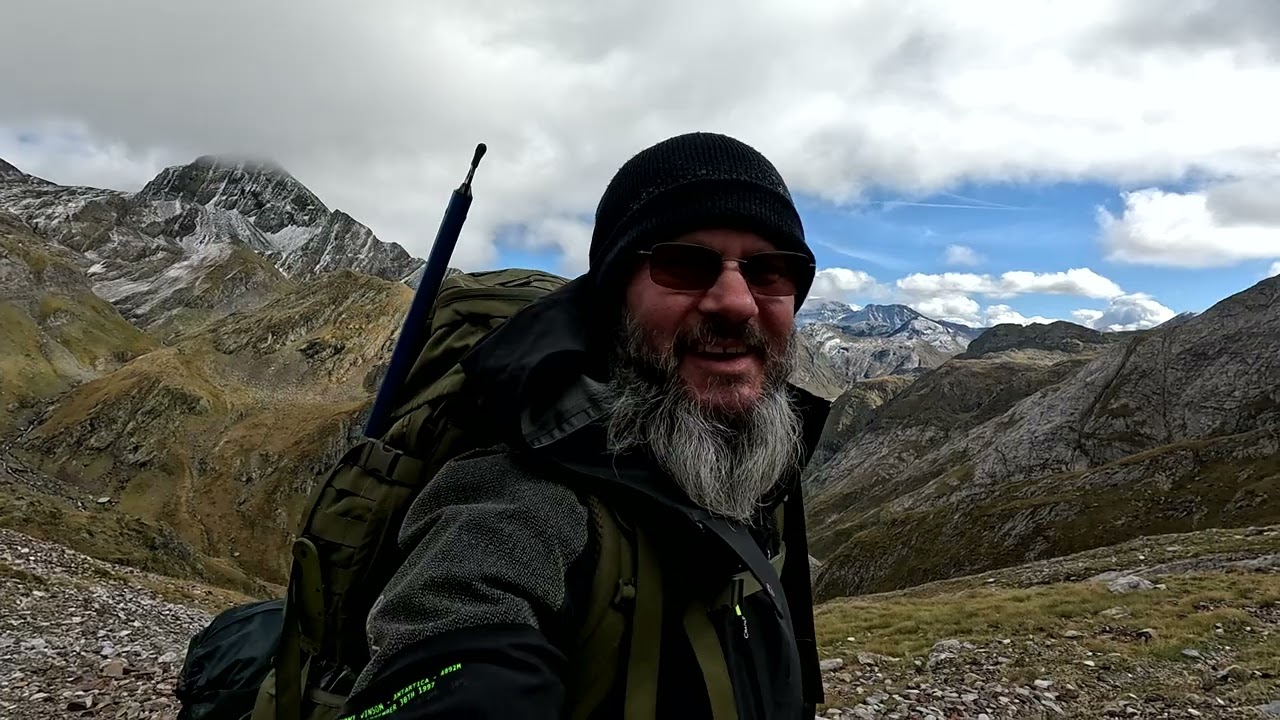 Petit Vignemale ascension nocturne 😁 les 27 et 28/09/24 #mountains #randonnee #nature #bivouac