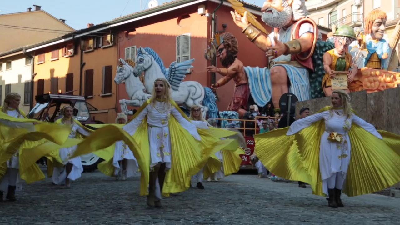 Via al carnevale del Castlein, carri e maschere invadono Castelnovo Sotto