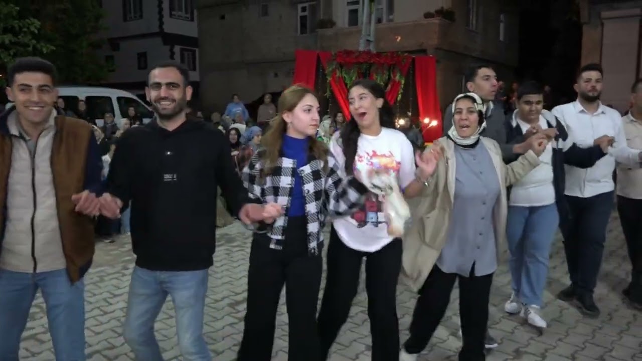 Esen & Mehmet çiftimizin kına merasimindeyiz