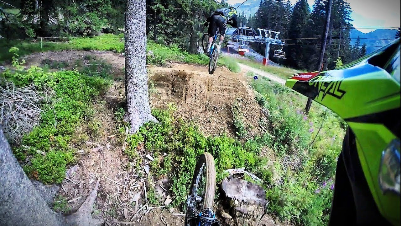 Claudio Riotti e Luca Delpo - Caccia al leprotto sulla Stand High Patrol a Morzine (FRA)