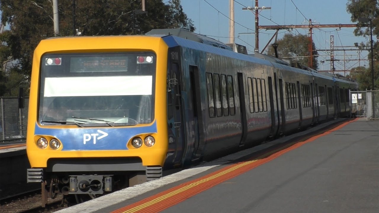 Trains at Rosanna - Metro Trains