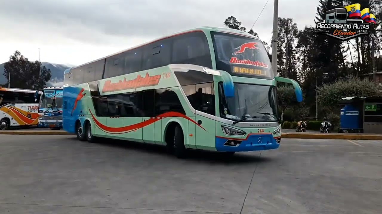 ¡Buses y más buses en el terminal de Carcelén!