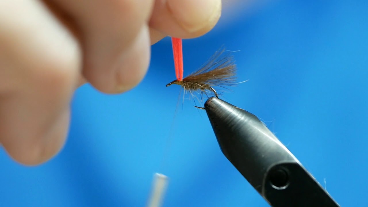 Fly tying cdc parachute caddis. Montaje de moscas: tric&oacute;ptero de cdc en paraca&iacute;das.