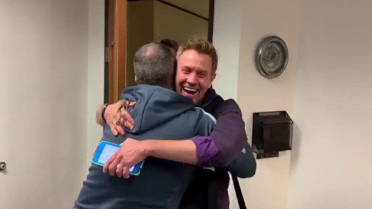 David get a surprise visit!: David Voss - Purple Roads