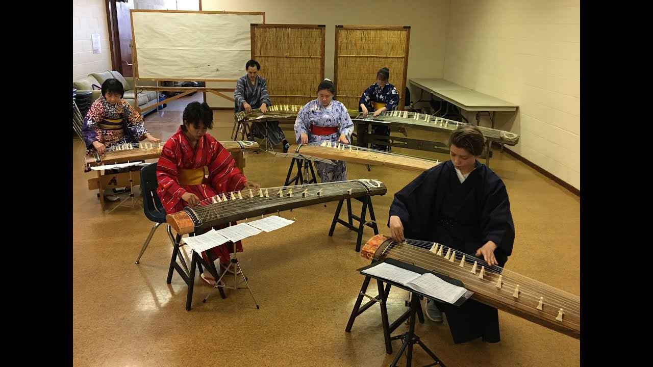 Senbonzakura 千本桜 (a thousand cherry blossoms) for koto ensemble.