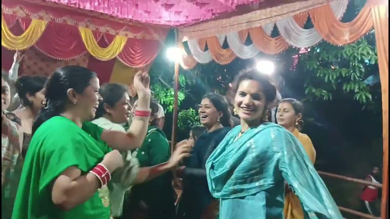 महिलासंगीत की रात की डांस की वीडियो #लाइव_प्रसारण @DeekshaRautan #new  #like #wedding #dance #song #