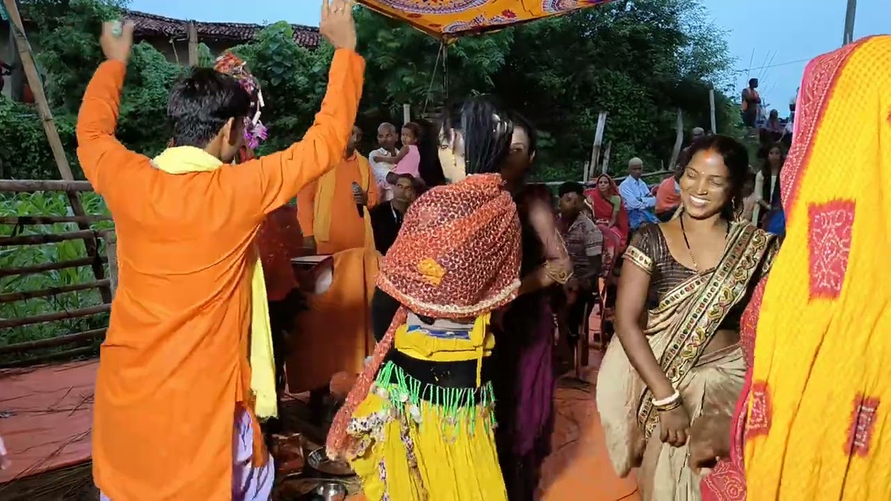 Apne dadi ji ke shraddh mein jhumate hue