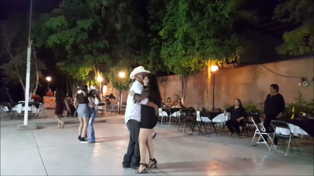 Las tres piedritas - Freddy Borbón y su Legado (En Vivo 2022)