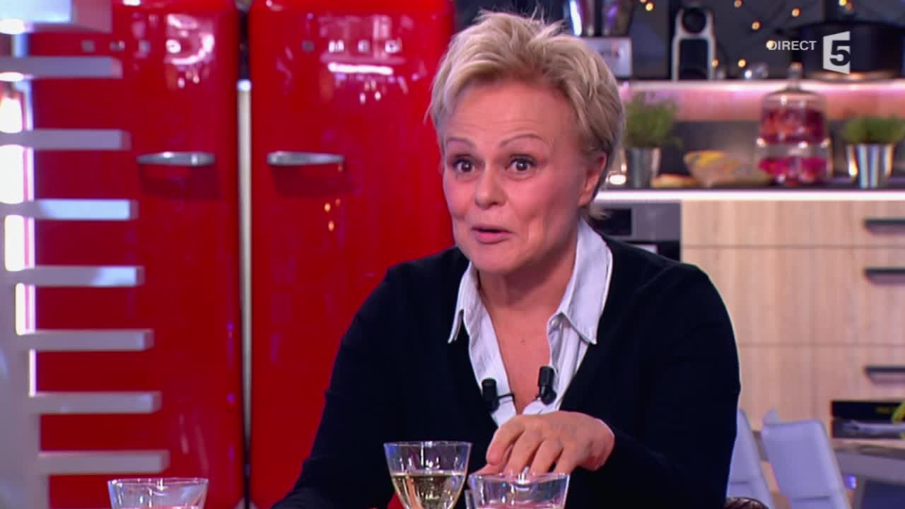 Muriel Robin parle d'homosexualité - C à vous - 15/12/2014