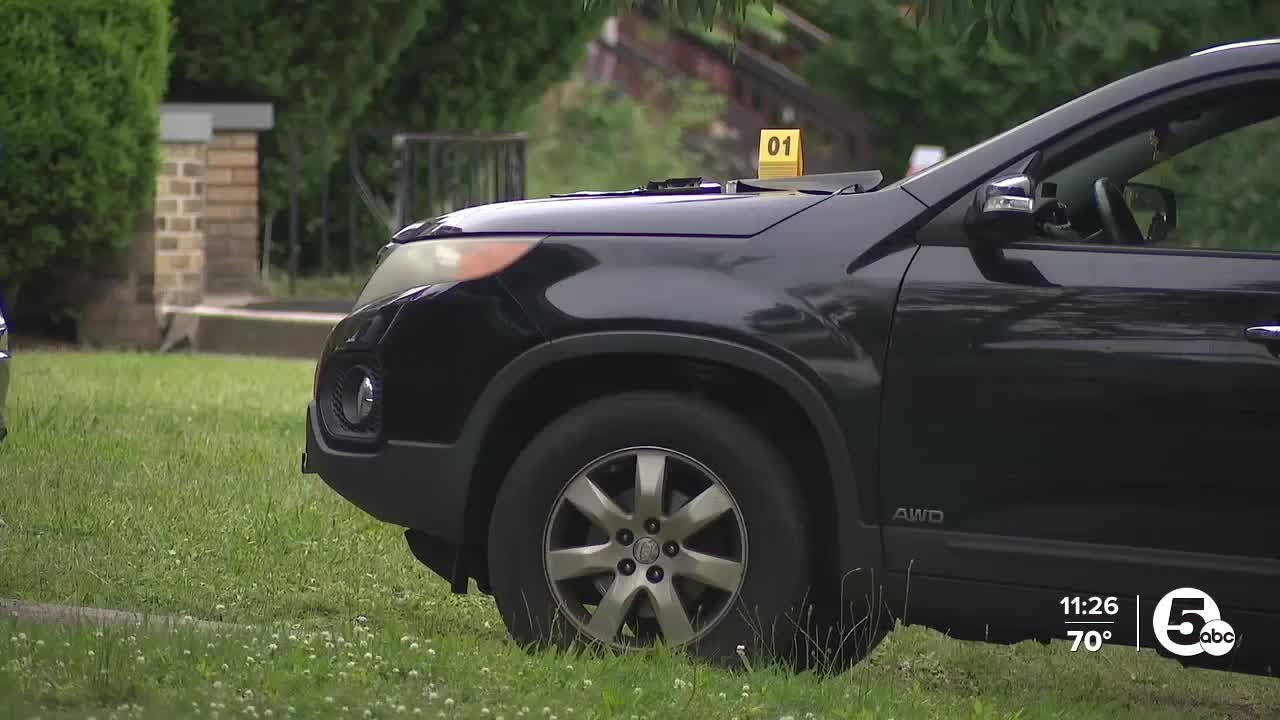 1 dead, 2 injured after altercation leads to stabbing, shots fired at Cleveland Heights home