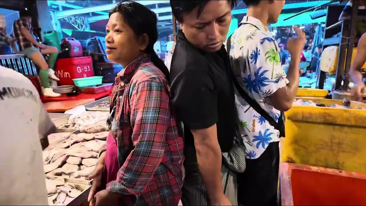 Yangon မြို့ရဲ့အကြီးဆုံးကုန်စည်ဒိုင်ဖြစ်တဲ့ ပိတောက်ချောင်းက ရွှေပိတောက်ငါးဈေးနှင့်သီရိမင်္ဂလာဈေးသစ်