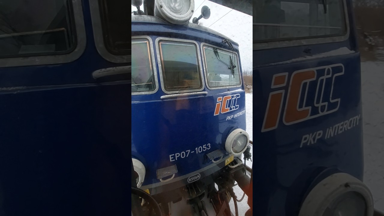 EP07-1053 Z Okna IC 66100 HEWELIUSZ odjeżdża z stacji Świebodzice