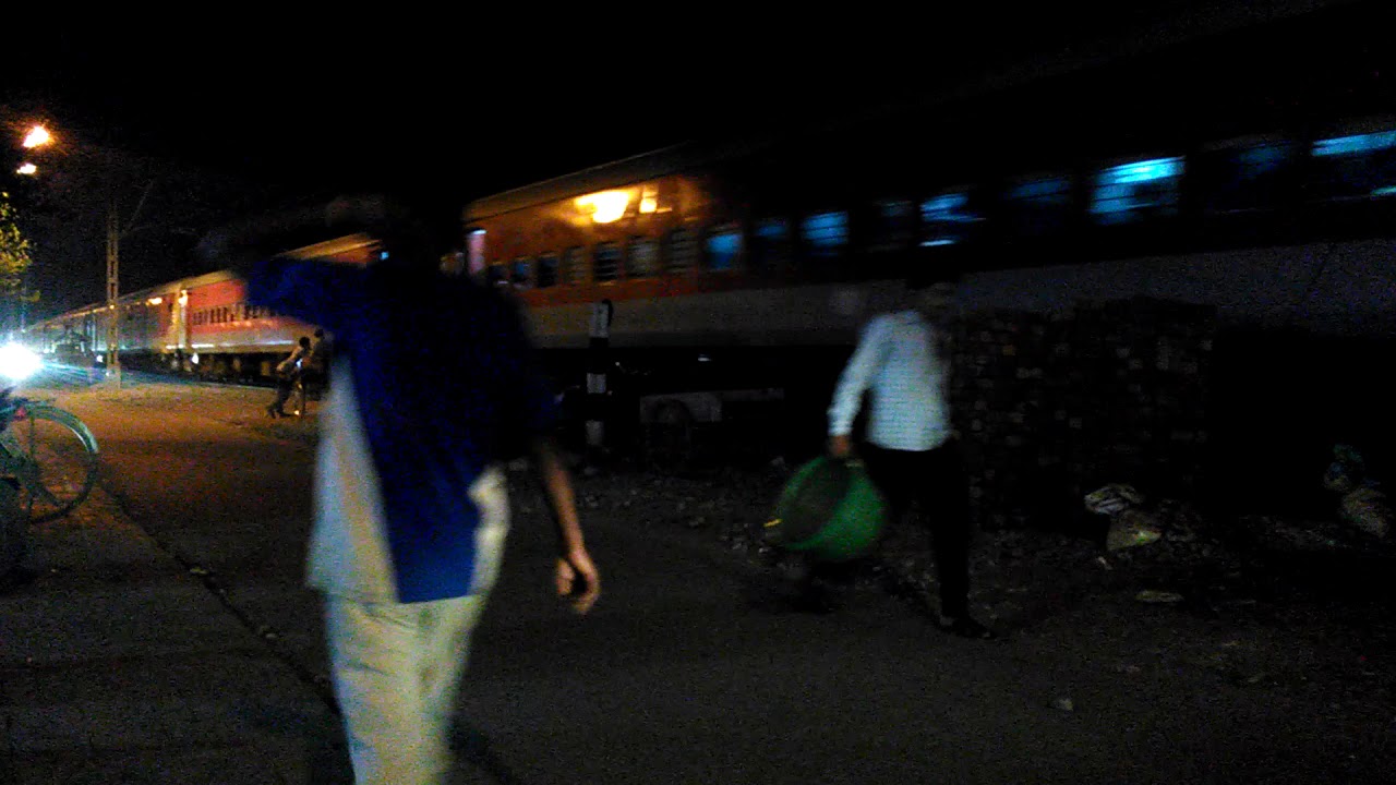 Vatva WDM3A 16833. With BDTS - JAT Vivek Express.