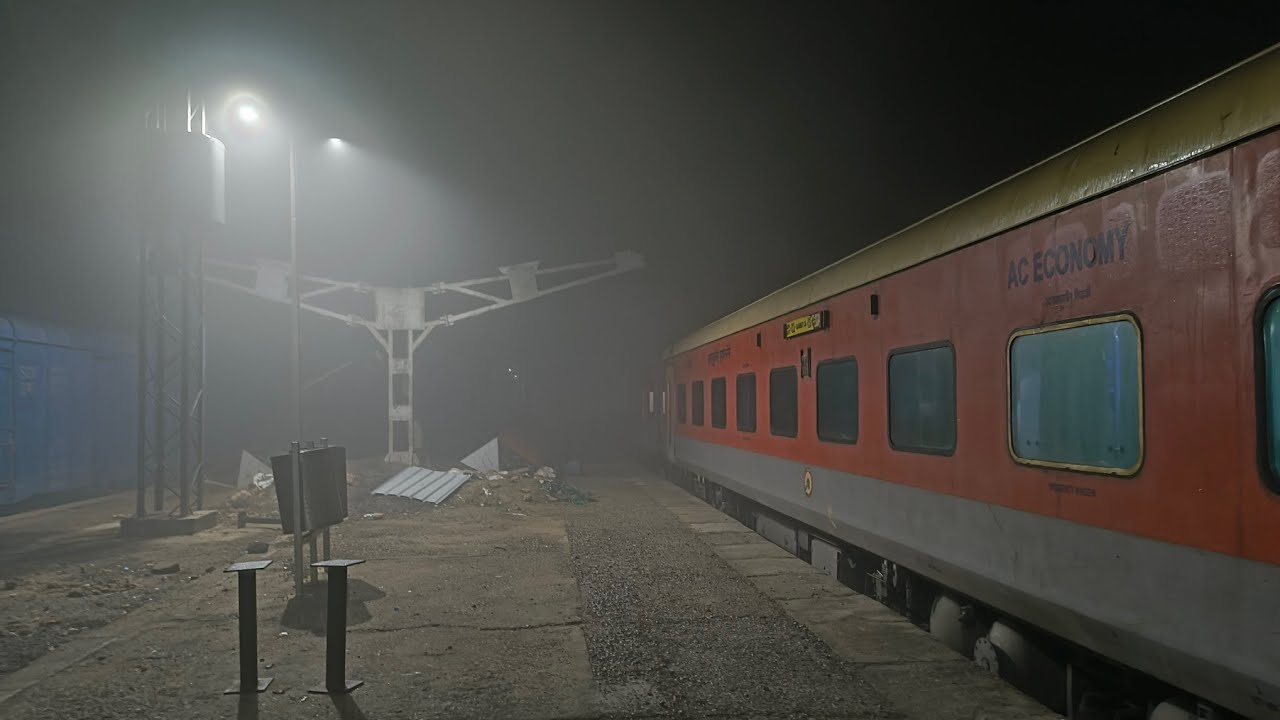 12547 Agra - Ahmedabad SF | [ENGLISH CC] | [No Voice] | Heavy Fog
