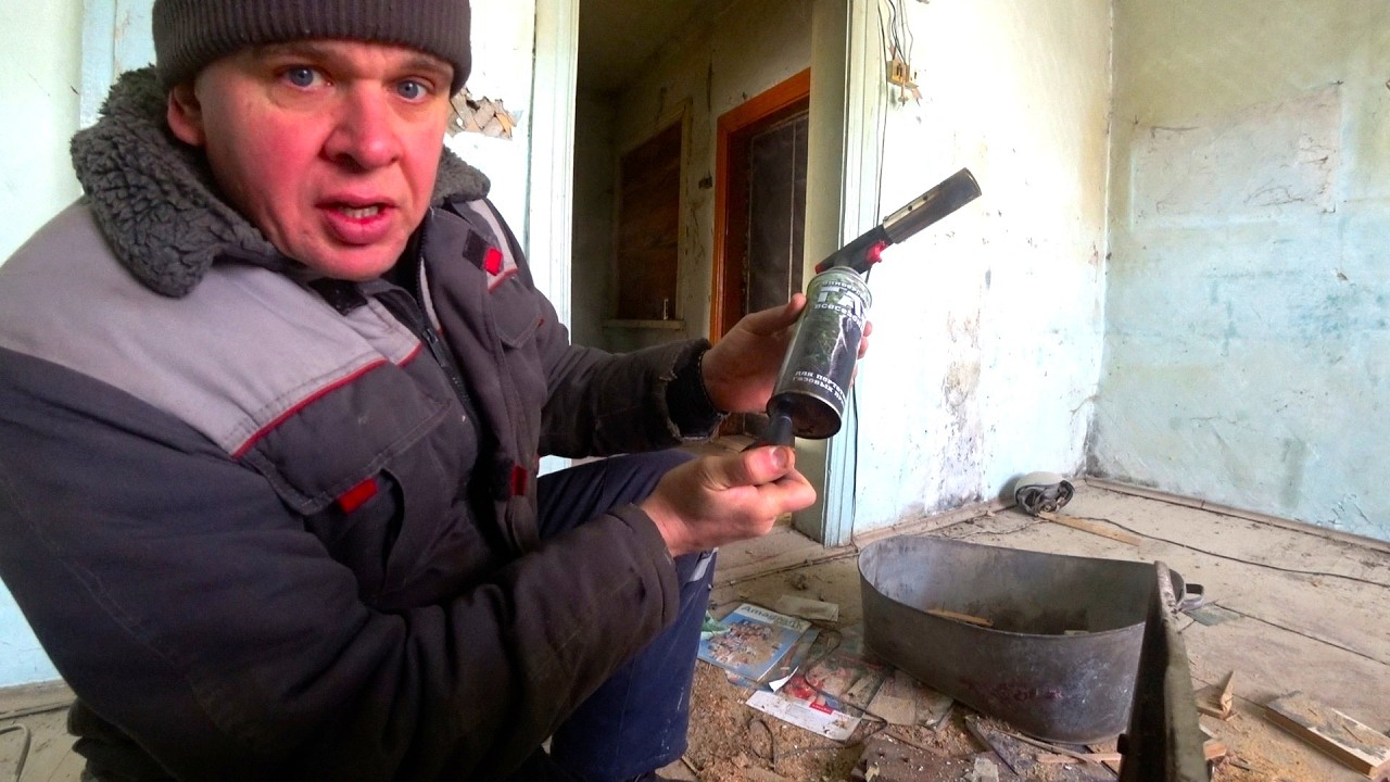Ремонт в заброшеном доме, борьба со штукатуркой. Кто победит?