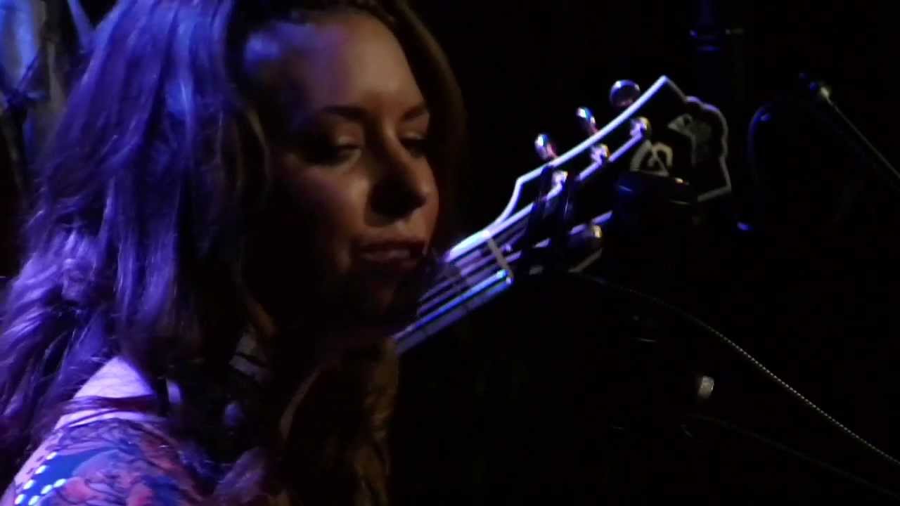 Kylie Rae Harris - Sticks and Stones - Showcase Performance