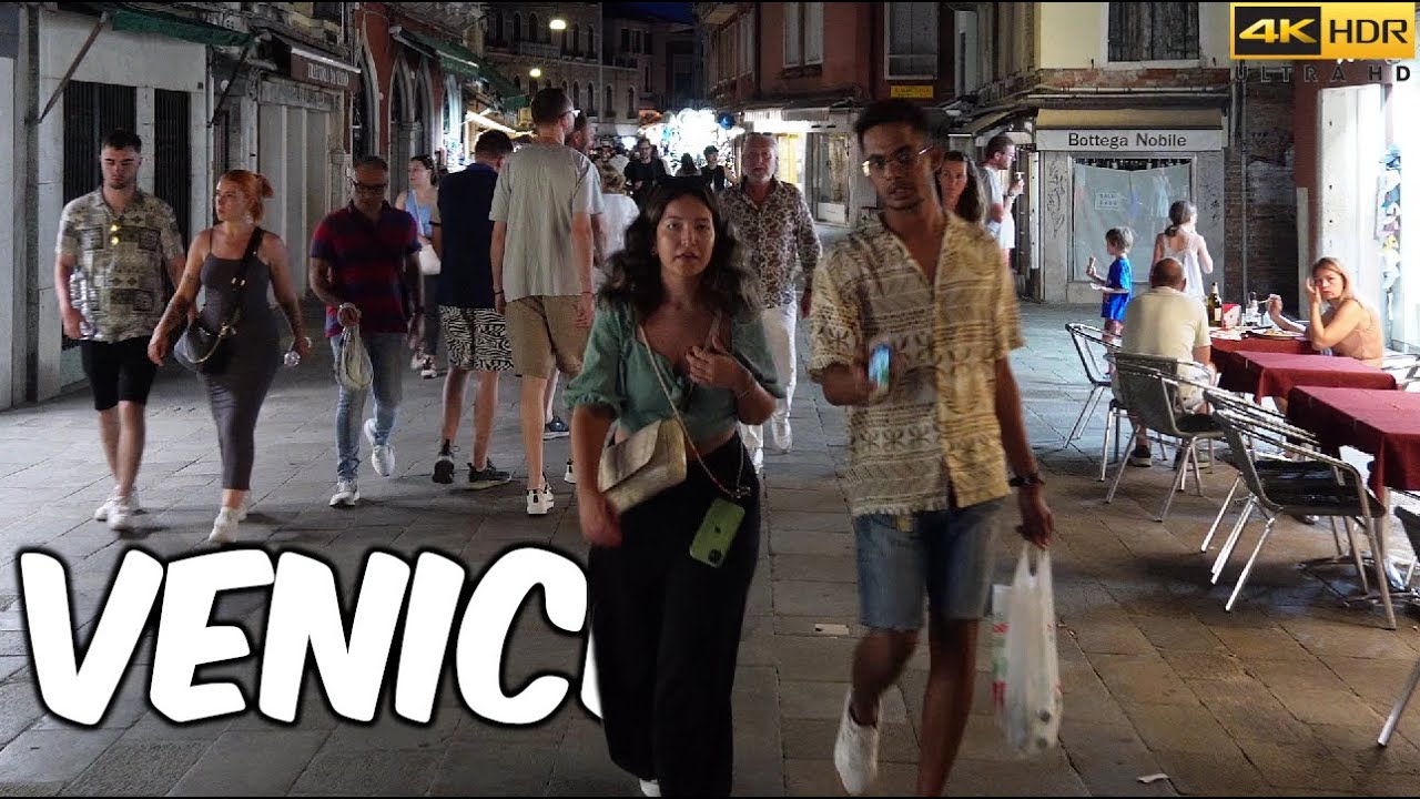 VENICE NIGHTLIFE IN THE MIDDLE OF THE SUMMER