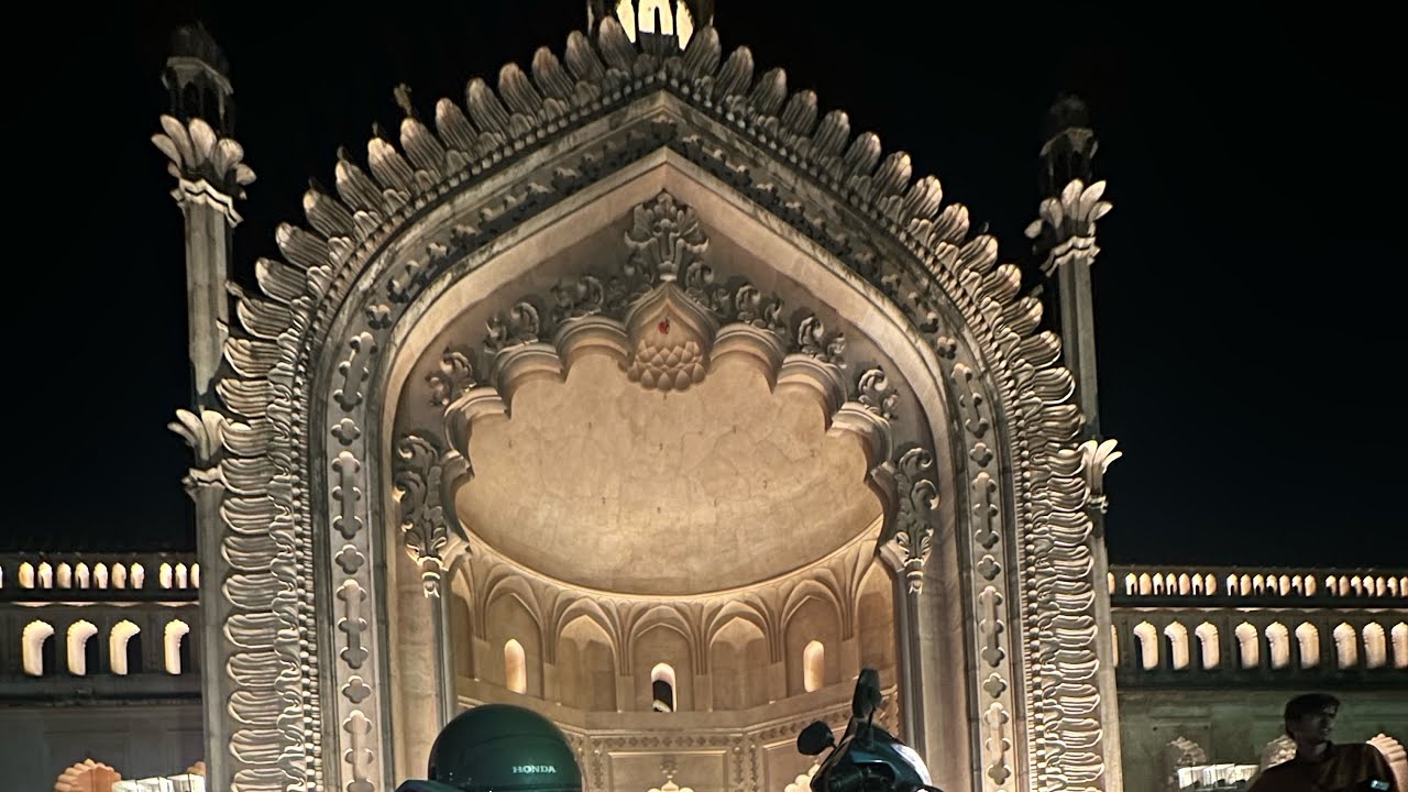 Lucknow se LIVE 🔥 Dekho to zara kya hai yahan