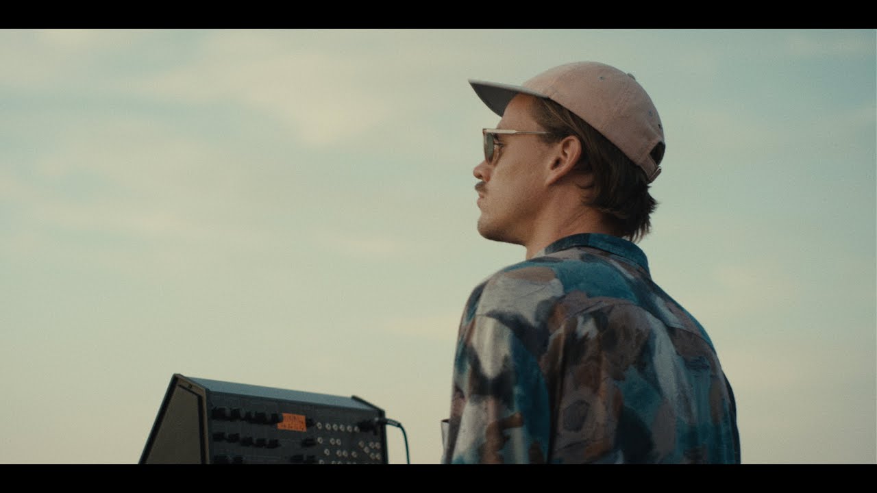 NO&Euml;P - Head Out Of The Water (Official Music Video)