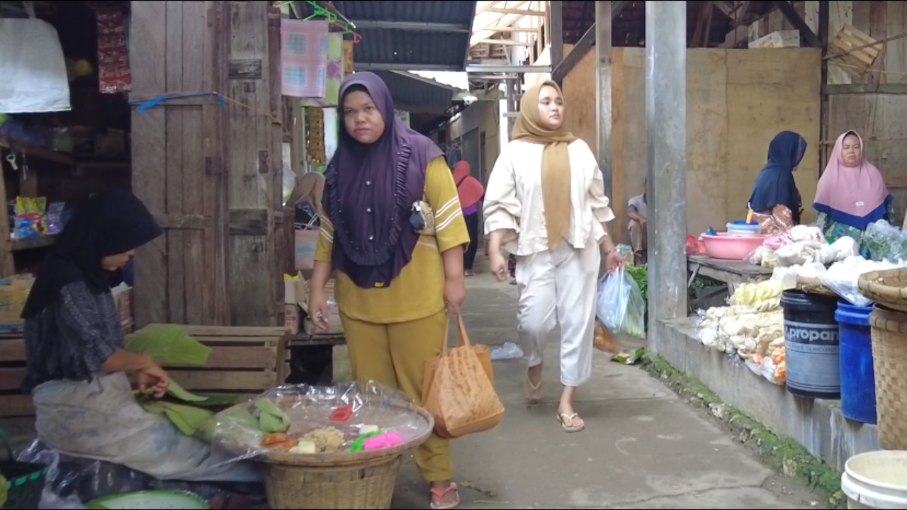Indonesian Village Market at Klambu Grobogan. Dec 30.2025