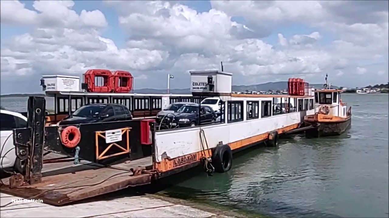 Laguna, SC, Travessia de Balsa do Canal da Lagoa Santo Antônio, sentido Farol de Santa Marta.