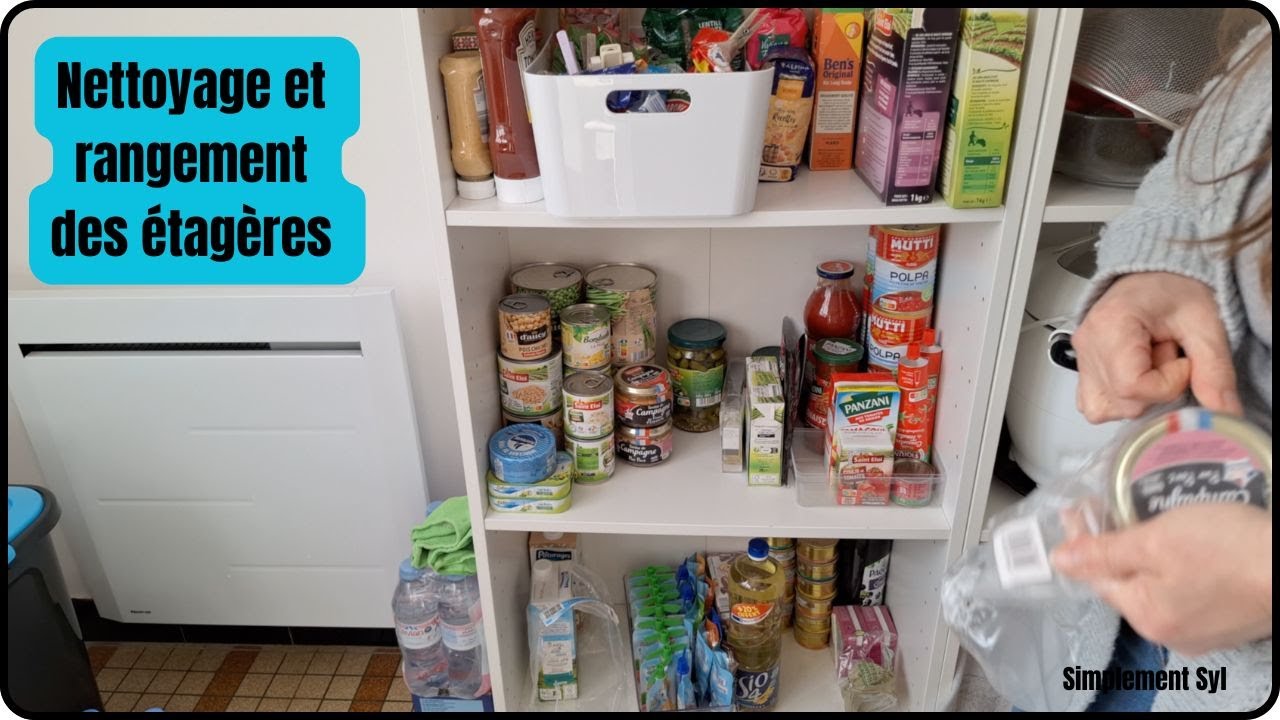 VLOG - Nettoyage et rangement de mes étagères de cuisine