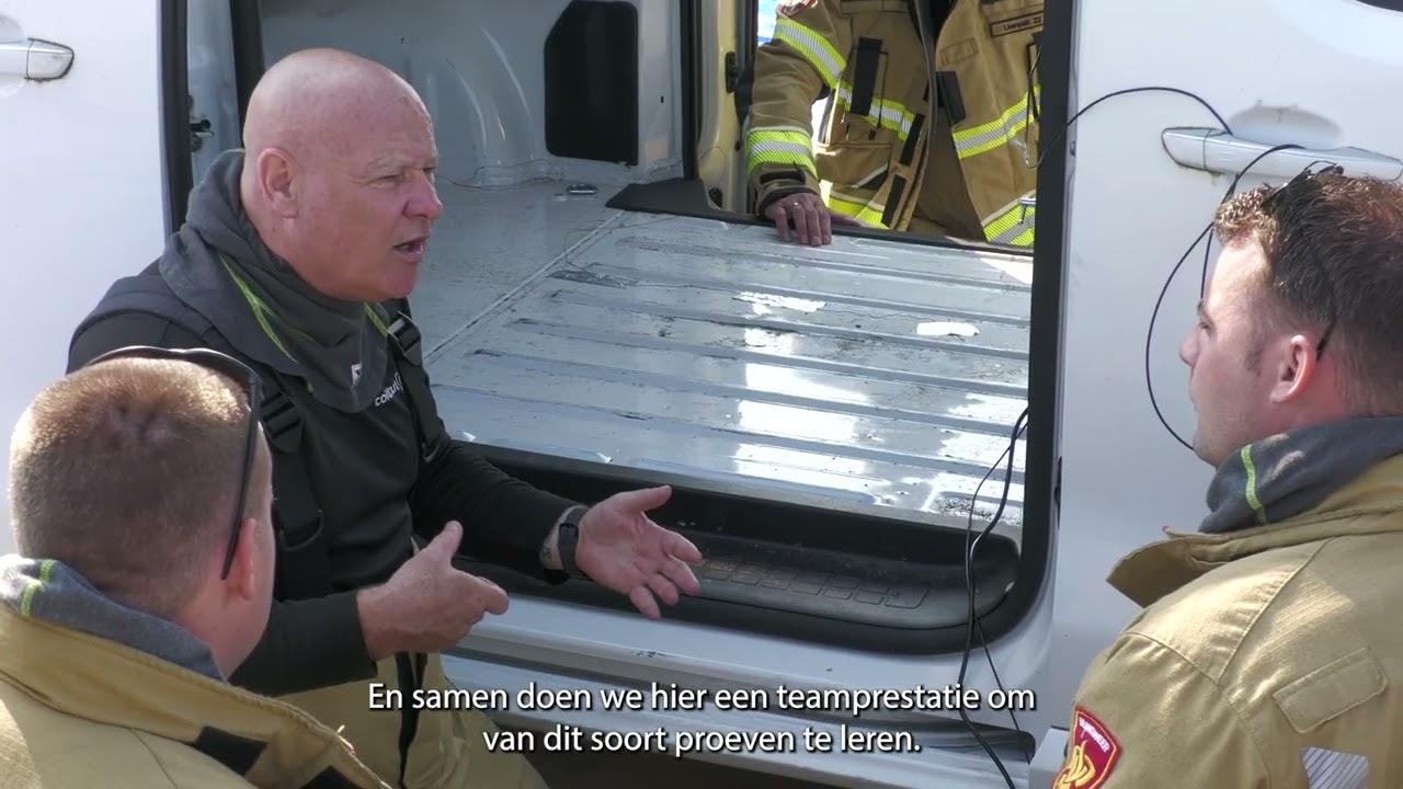 Impressie brandexperiment met uhd-blussysteem op 27 juni 2024