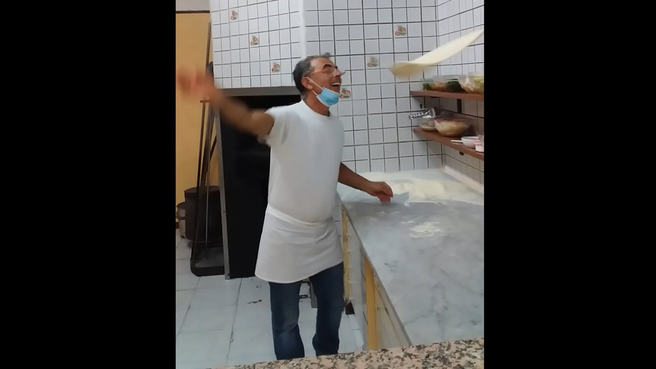 Итальянский пиццайоло виртуоз! Супер мастер! Пицца просто не реальная!!! Italian pizzaiolo virtuoso!