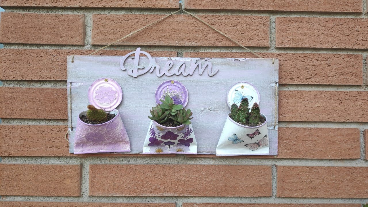 Mini jardín de macetas con latas