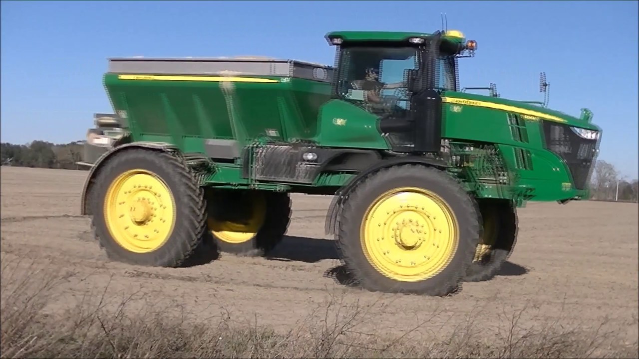 JOHN DEERE R4045 SPREADING LIME. SCOTT FARMS 2018 LIME APPLICATION