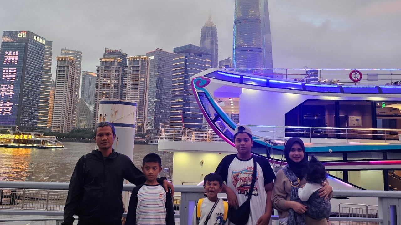 THE BUND, HUANGPU RIVER CRUISE