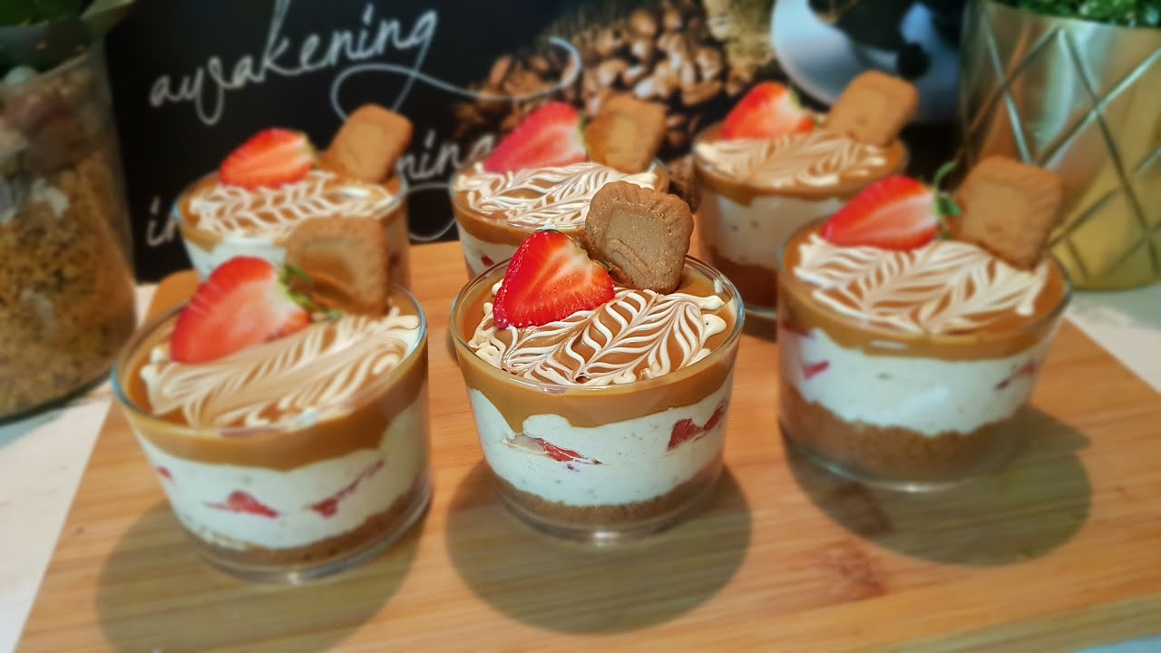 حلا كاسات اللوتس والفراوله حلا سريع  بتحضروه ب 10 دقائق