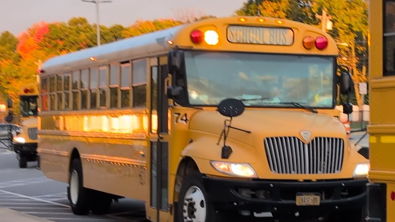 School Buses pulling into high school (LONG VID) (MAXXFORCE DT BUS) 7.6L MaxxForce DT