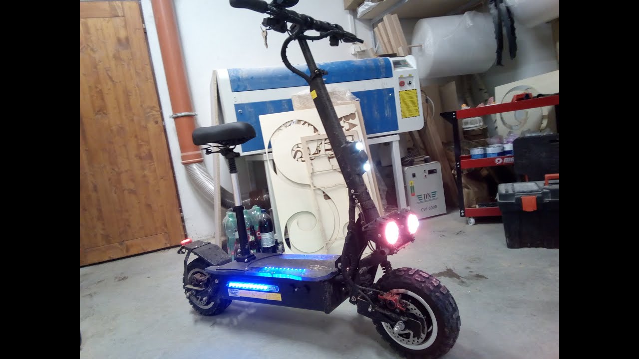 Koupil jsem si elektrokoloběžku. EcoWheel K100, 3200W rozbalování, postřehy..
