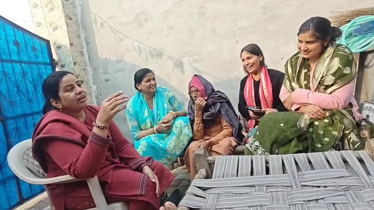 बेटी भी आ गई और नणद भी,,और सुमित्रा ख़ुशी में रोने ही लग गई,,