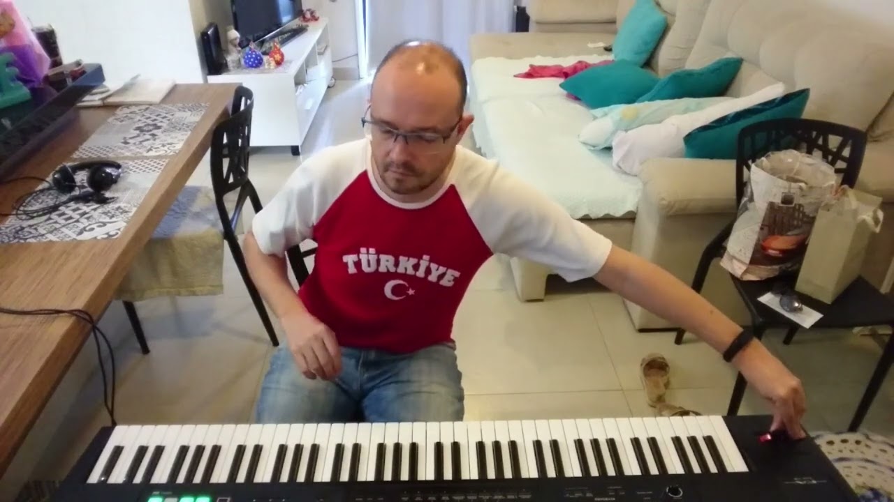 Roland FA-07 - Cover Songs - Right Now - Van Halen