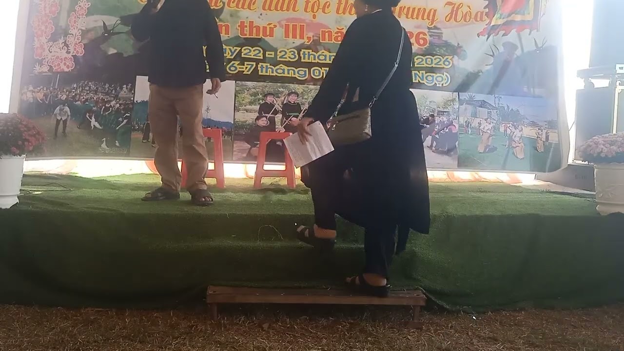 Đoàn nghệ nhân buôn Hồ hát then rất hay