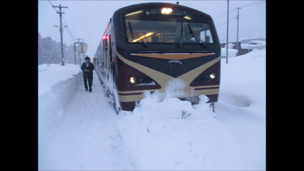 大雪で列車が立ち往生　陸羽東線　リゾートみのり（2015年）