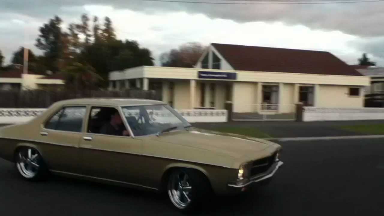 HQ holden 1972 308 4 speed  cold tune run with headders