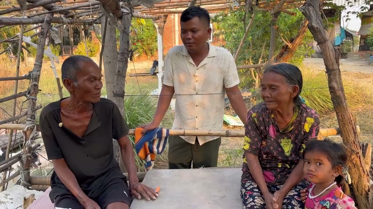 អាណិតណាស់ ចាស់ៗហើយ លំបាកខ្វះខាត