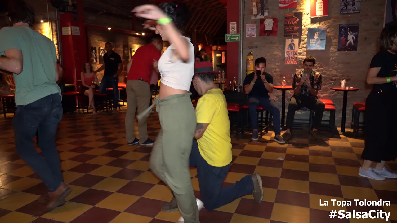 The Most Popular 🇨🇴 Salsa Club in Cali, Colombia- La Topa Tolondra (Salsa City Documentary)